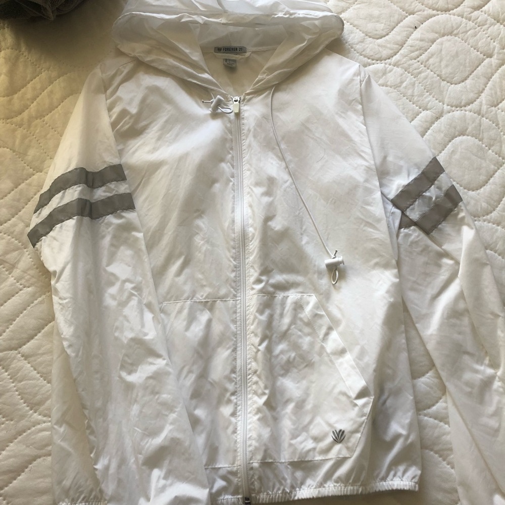 Pack able wind breaker